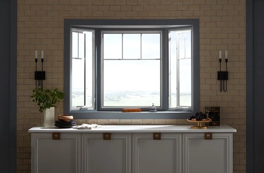 Bay-Window-partial-grilles-above-table